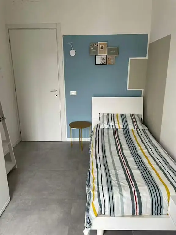 Chambre; carrelage, lumière naturelle