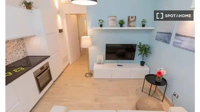 Wohnzimmer; küchengeräte, holzboden, tageslicht, moderner stil