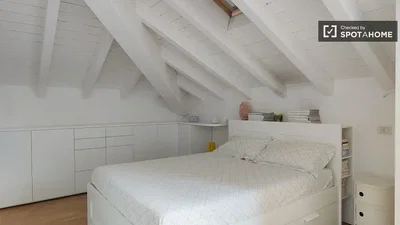 Schlafzimmer; holzbalken, tageslicht