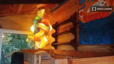 Sonstiges; holzbalken, holzboden, tageslicht