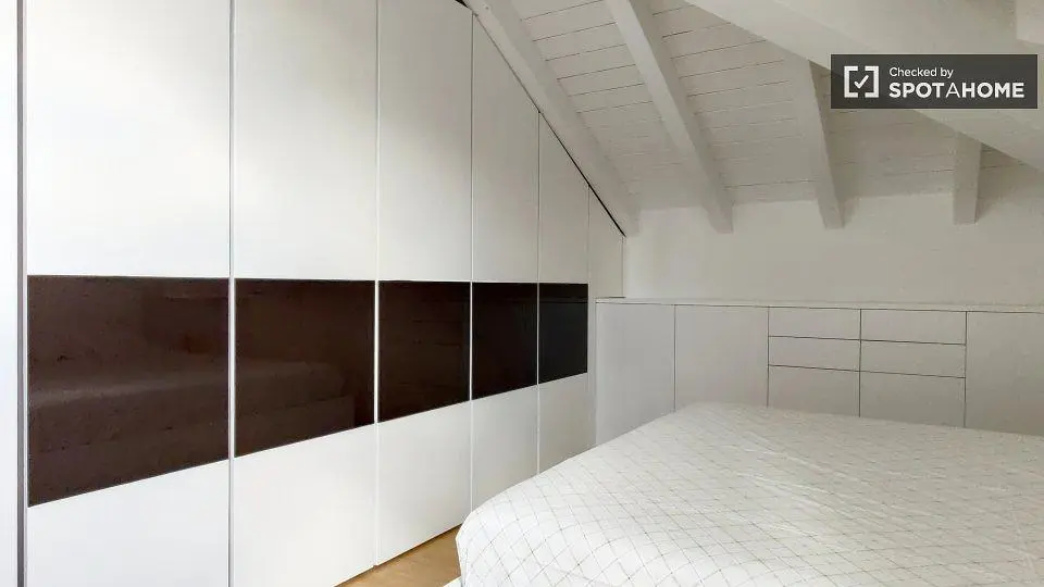 Schlafzimmer; holzbalken, holzboden
