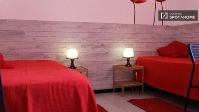 Schlafzimmer; holzbalken, moderner stil, tageslicht
