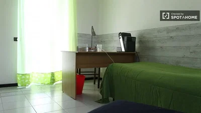 Schlafzimmer; fliesenboden, tageslicht