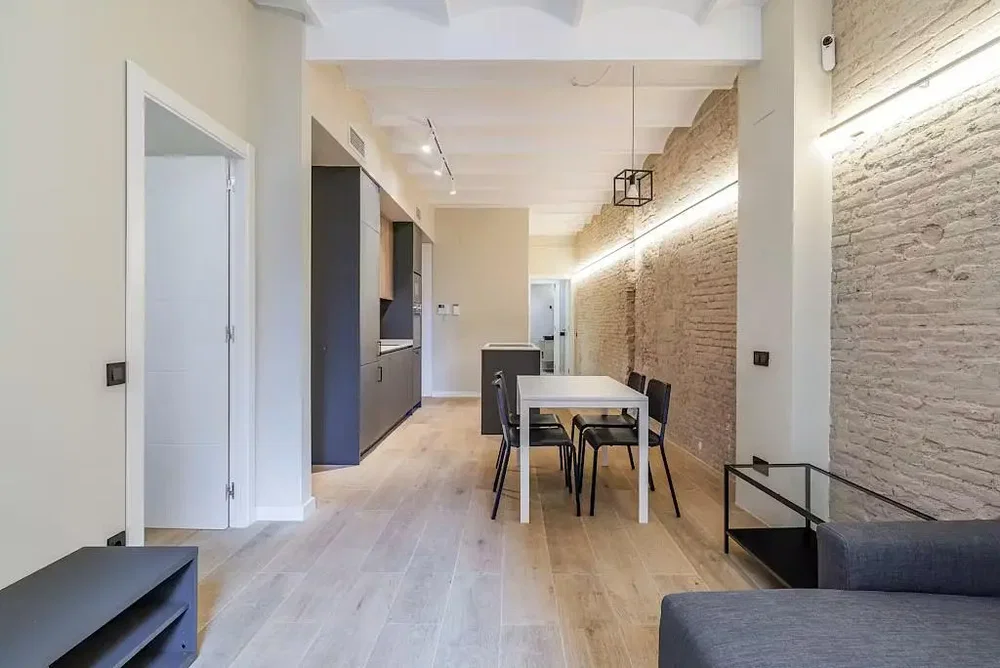 Living room; natural light, wood floor, modern style, kitchen appliances