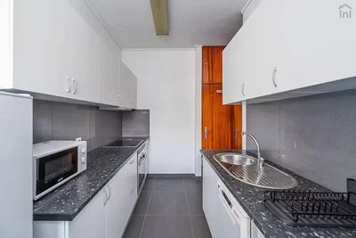 مطبخ; أجهزة المطبخ, أرضية من البلاط