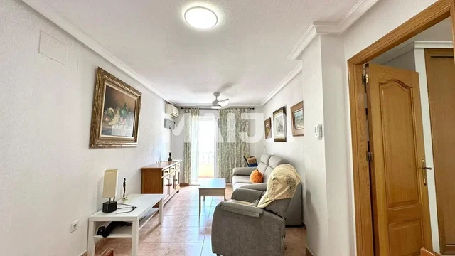 Дневна соба; плочице, природно светло