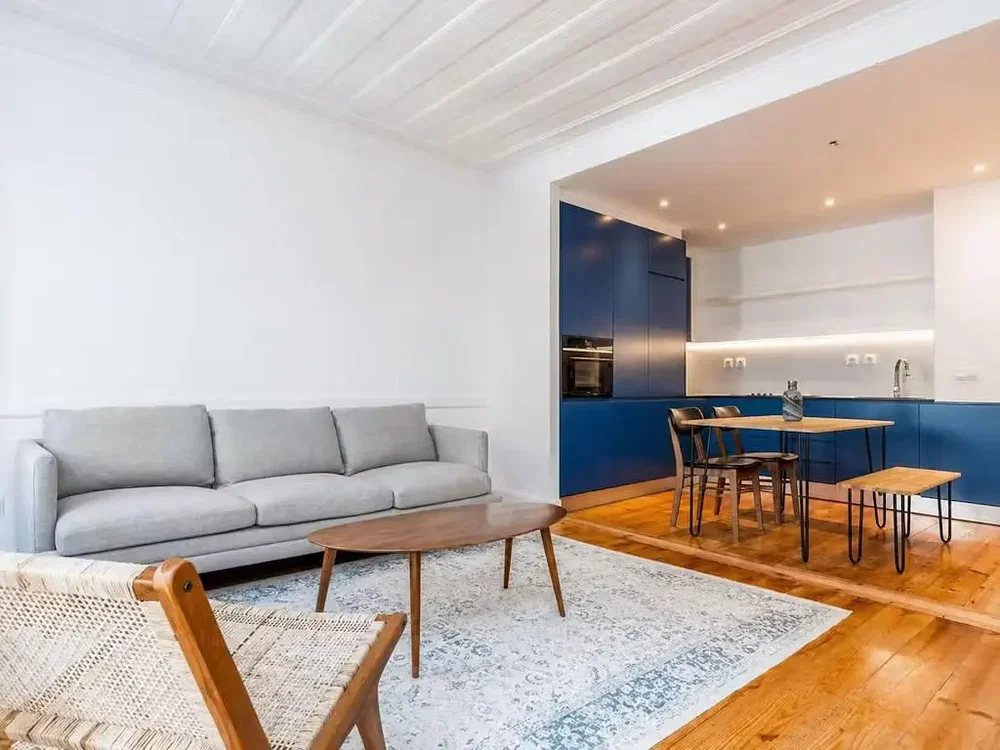 Wohnzimmer; holzboden, tageslicht, moderner stil