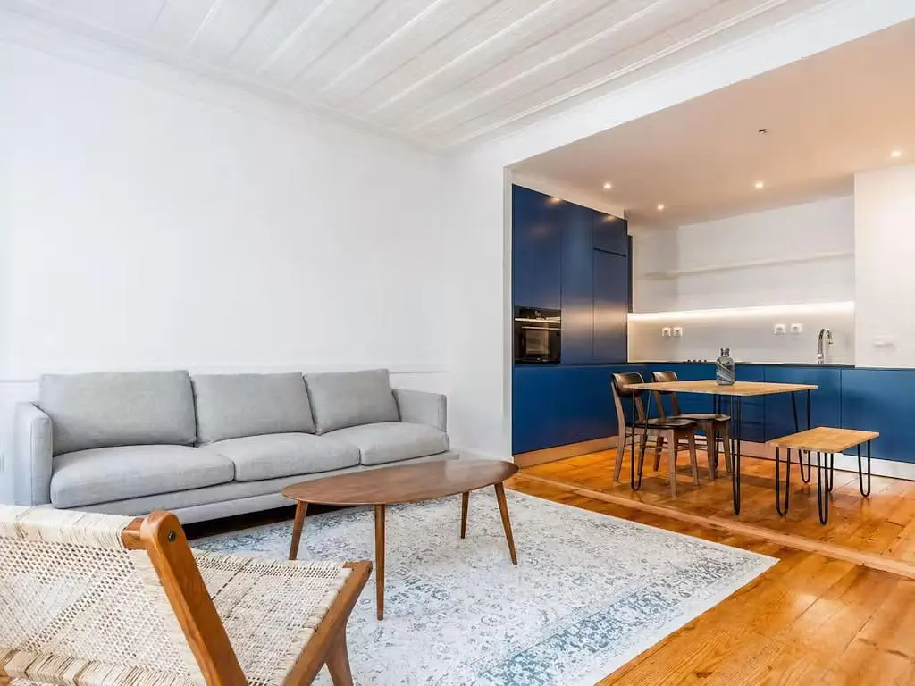Wohnzimmer; holzboden, tageslicht, moderner stil