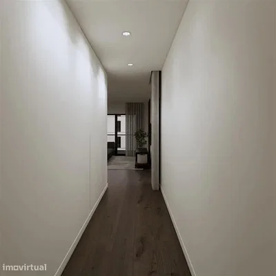 Woonkamer; houten vloer, natuurlijk licht