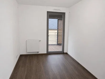 Altro; pavimento in legno, luce naturale