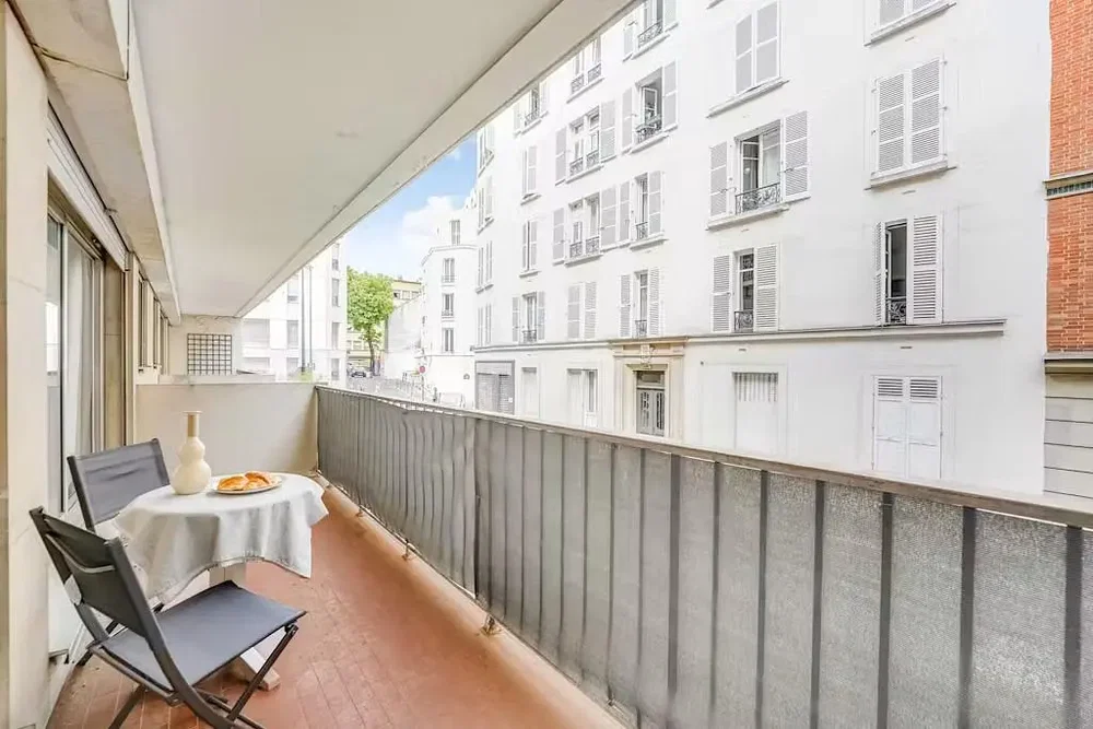 Balkon; výhled, přirozené světlo
