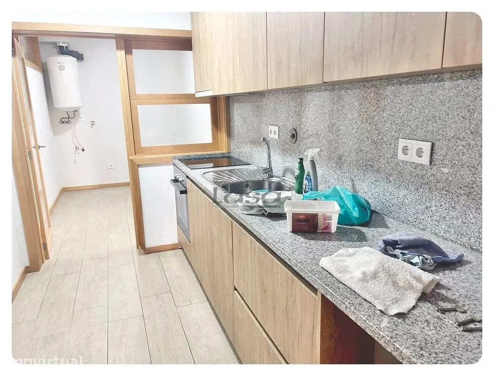 Kuchyně; kuchyňské spotřebiče, dlažba, nutná rekonstrukce