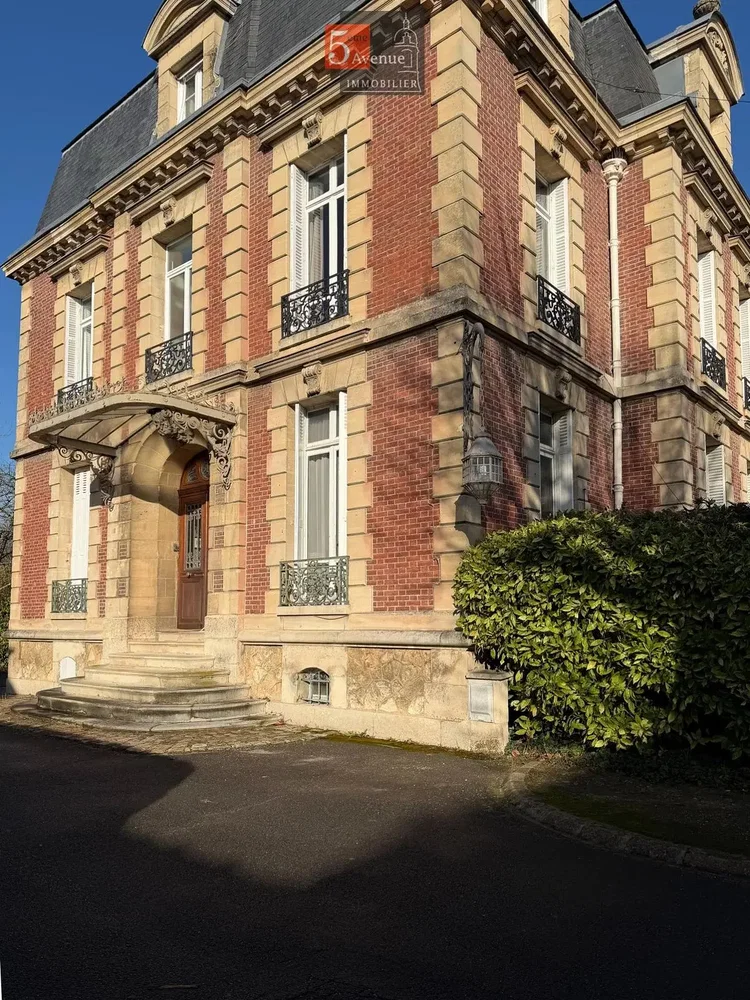 House and surroundings