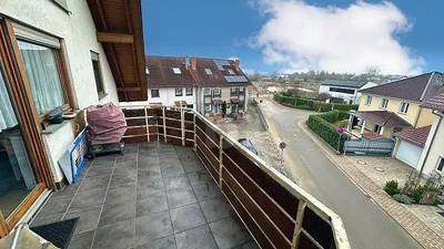 Balkón; dlažba, výhľad