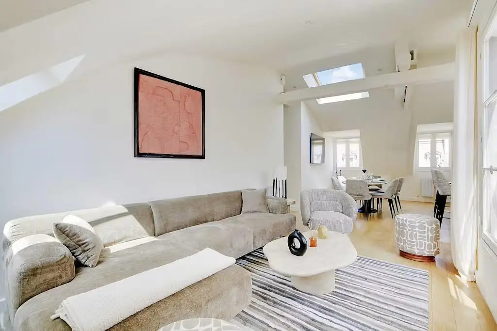 Salon; lumière naturelle, style moderne, parquet