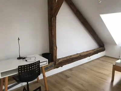 Kinderzimmer; holzbalken, tageslicht, holzboden