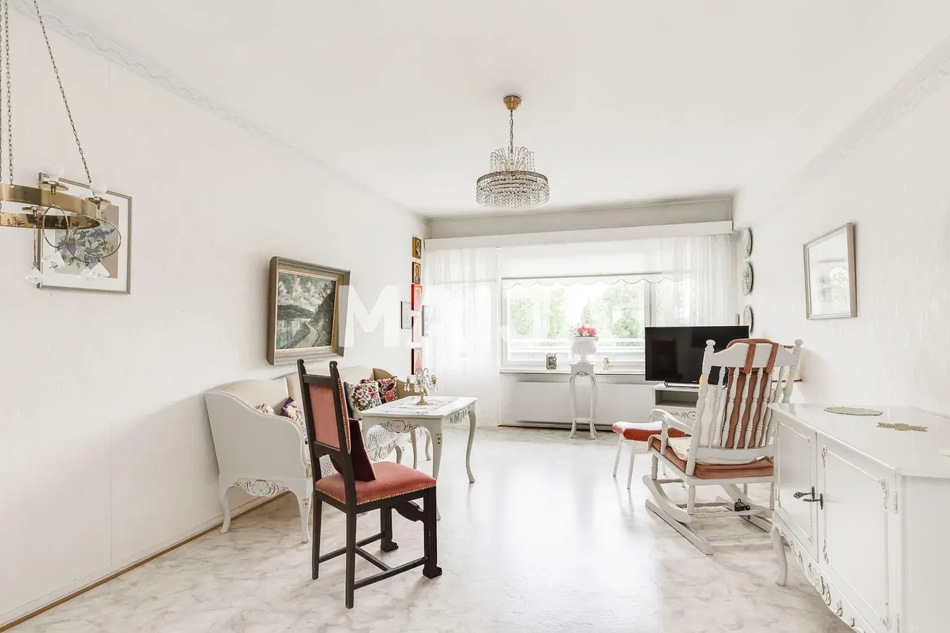 Woonkamer; natuurlijk licht, rustieke stijl