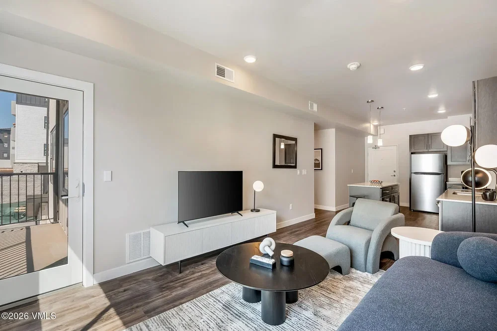 Living room; natural light, modern style, wood floor