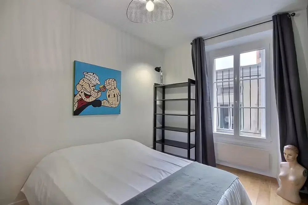 Schlafzimmer; tageslicht, holzboden
