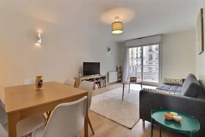 Living room; natural light, wood floor, modern style