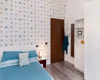 Slaapkamer; houten vloer, natuurlijk licht