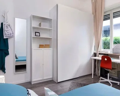 Slaapkamer; houten vloer, natuurlijk licht