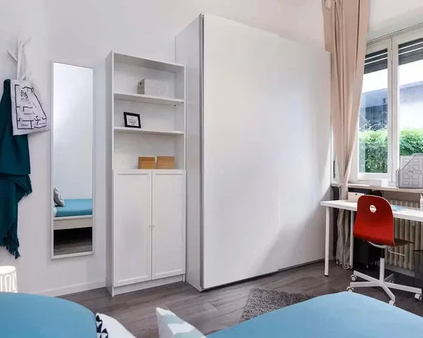 Schlafzimmer; holzboden, tageslicht