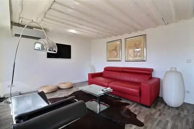 Salon; lumière naturelle, parquet, style moderne
