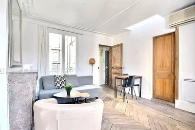 Salon; parquet, lumière naturelle, style moderne