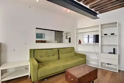 Wohnzimmer; holzboden, tageslicht, moderner stil