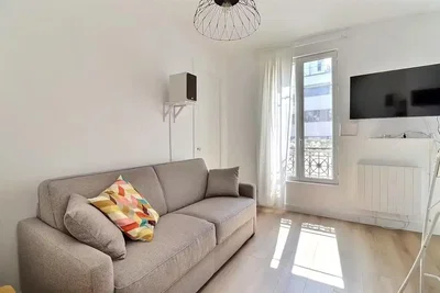 Wohnzimmer; fliesenboden, tageslicht