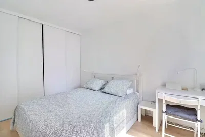Schlafzimmer; tageslicht, holzboden