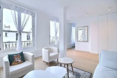 Wohnzimmer; tageslicht, holzboden, moderner stil