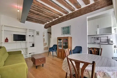 Wohnzimmer; holzbalken, tageslicht, rustikaler stil