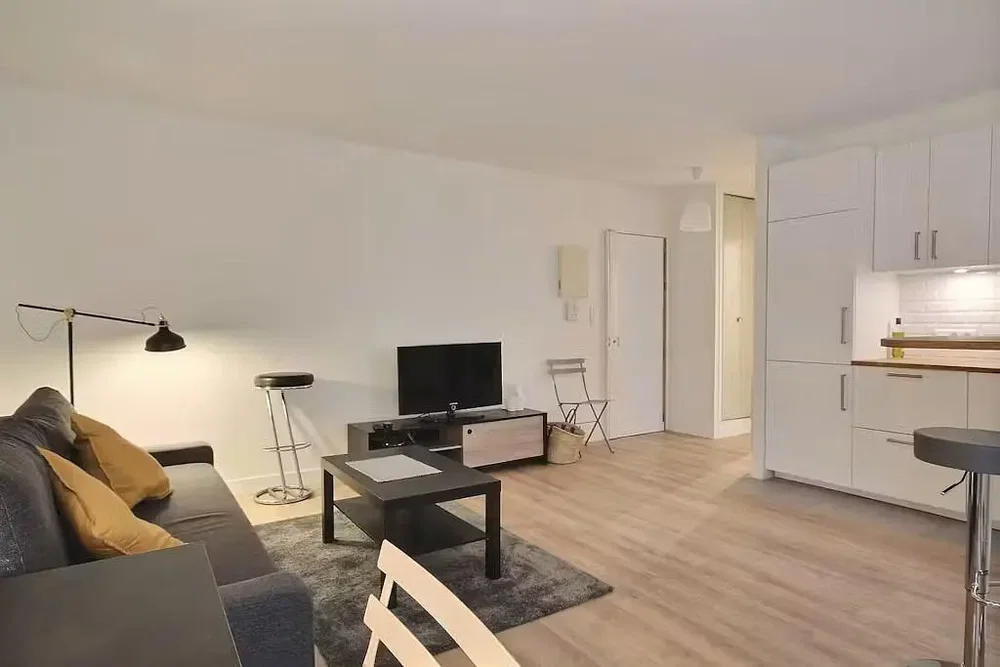 Salon; lumière naturelle, parquet, style moderne