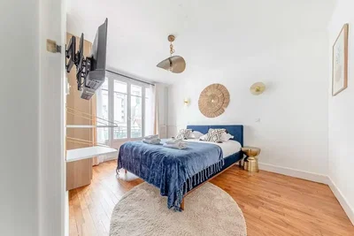 Chambre; lumière naturelle, parquet