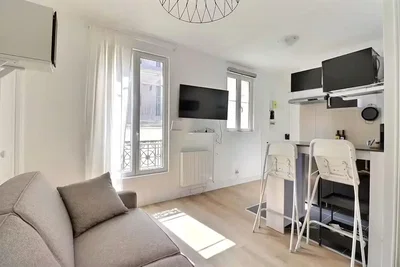 Wohnzimmer; tageslicht, holzboden, moderner stil
