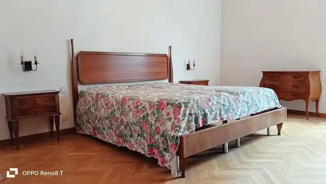 Υπνοδωμάτιο; ξύλινο πάτωμα, φυσικό φως