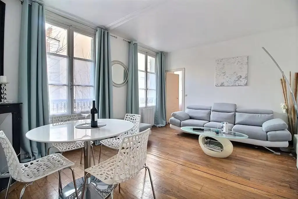 Salon; lumière naturelle, parquet, style moderne