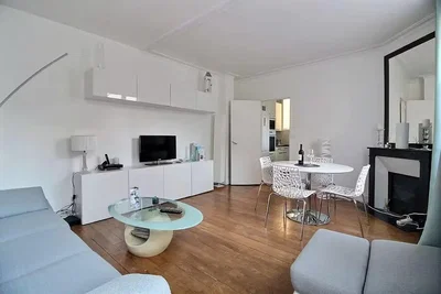 Salon; lumière naturelle, parquet, style moderne