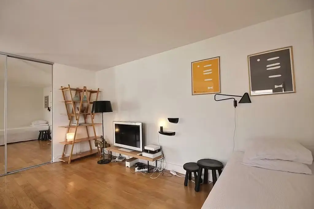 Chambre; parquet, lumière naturelle