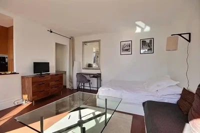 Chambre; lumière naturelle, parquet