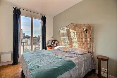 Chambre; parquet, lumière naturelle, vue