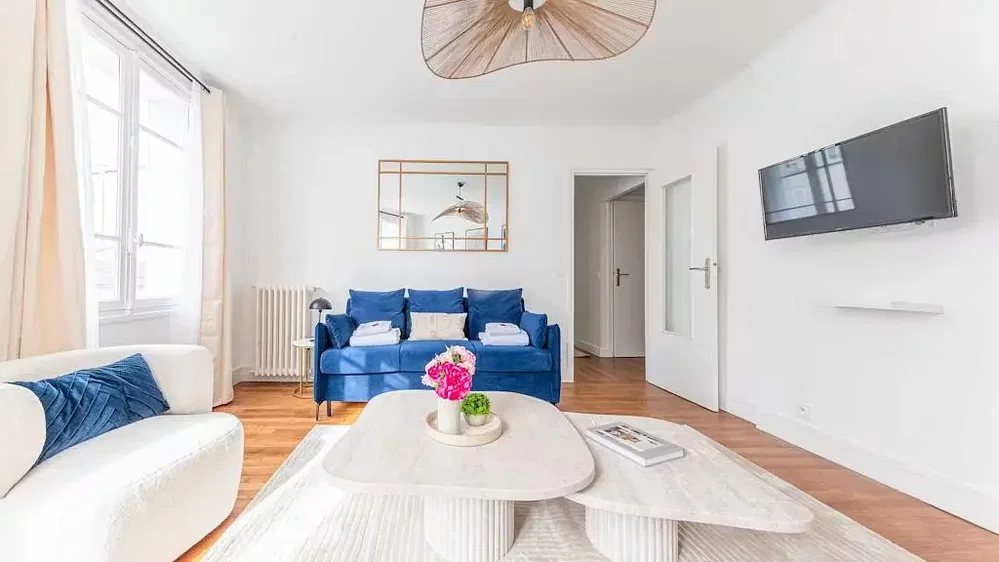 Salon; lumière naturelle, parquet, style moderne