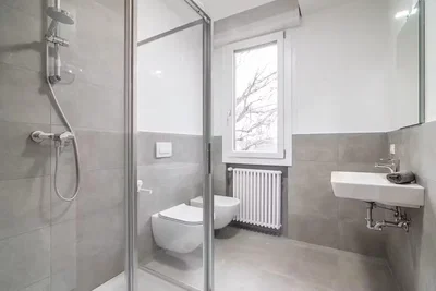 Badezimmer; fliesenboden, renoviert, tageslicht