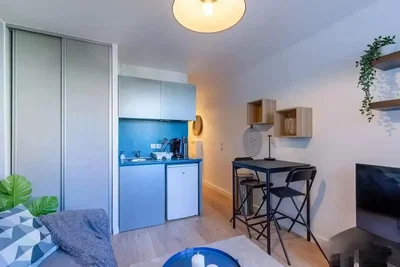 Mutfak; mutfak aletleri, doğal ışık, modern stil