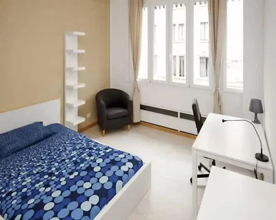 Spavaća soba; prirodno svjetlo, drveni pod