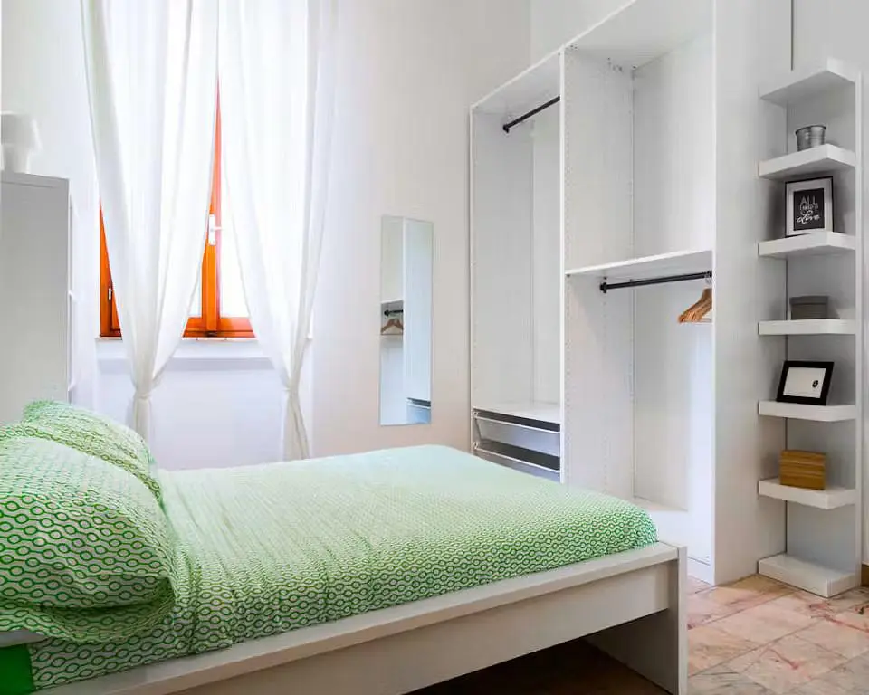 Spavaća soba; prirodno svjetlo, pločice