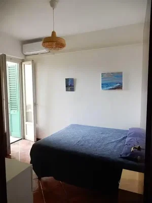 Ložnice; přirozené světlo, dřevěná podlaha