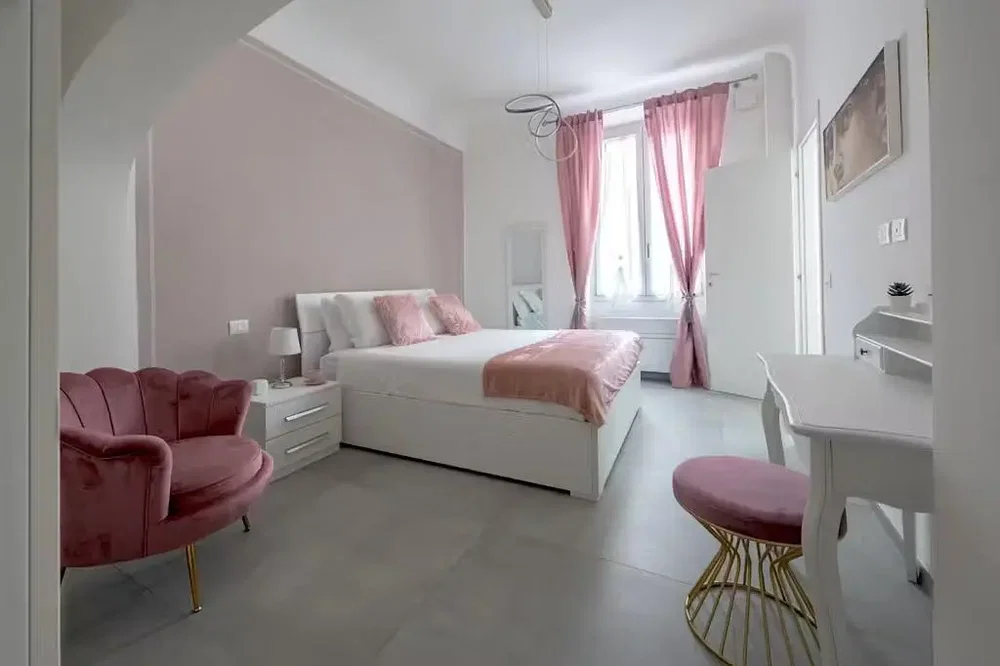 Spavaća soba; prirodno svjetlo, moderni stil